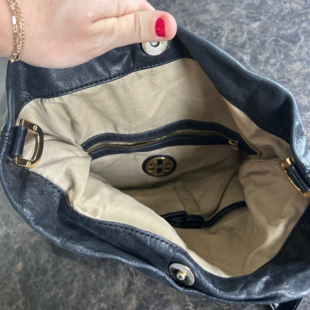 Tory Burch Dena messenger foldover black leather bag - Picture 5 of 14